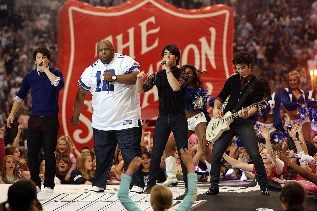 Dallas Cowboys Thanksgiving football game: Jonas Brothers