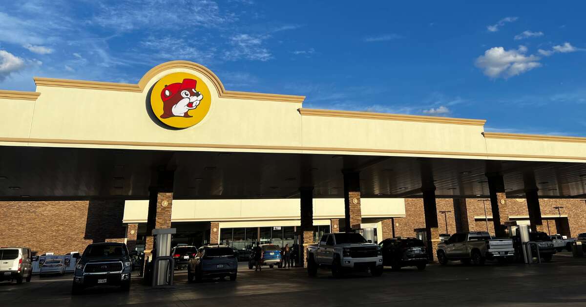 Buc-ee's aren't all created equal. In fact, one Buc-ee's has an extra row of pumps secretly tucked away behind the store. 
