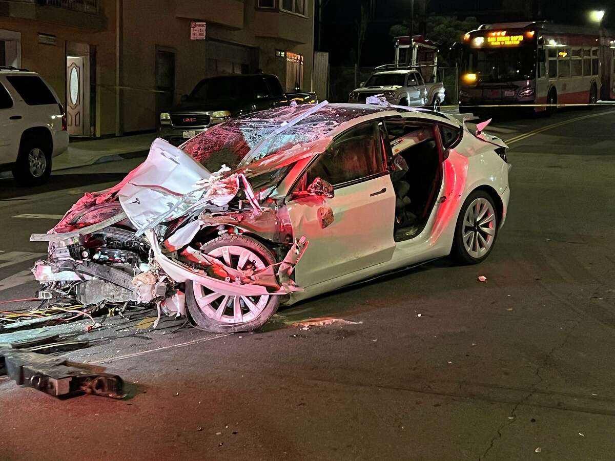 旧金山发生车祸，造成3人受伤，14人流离失所。