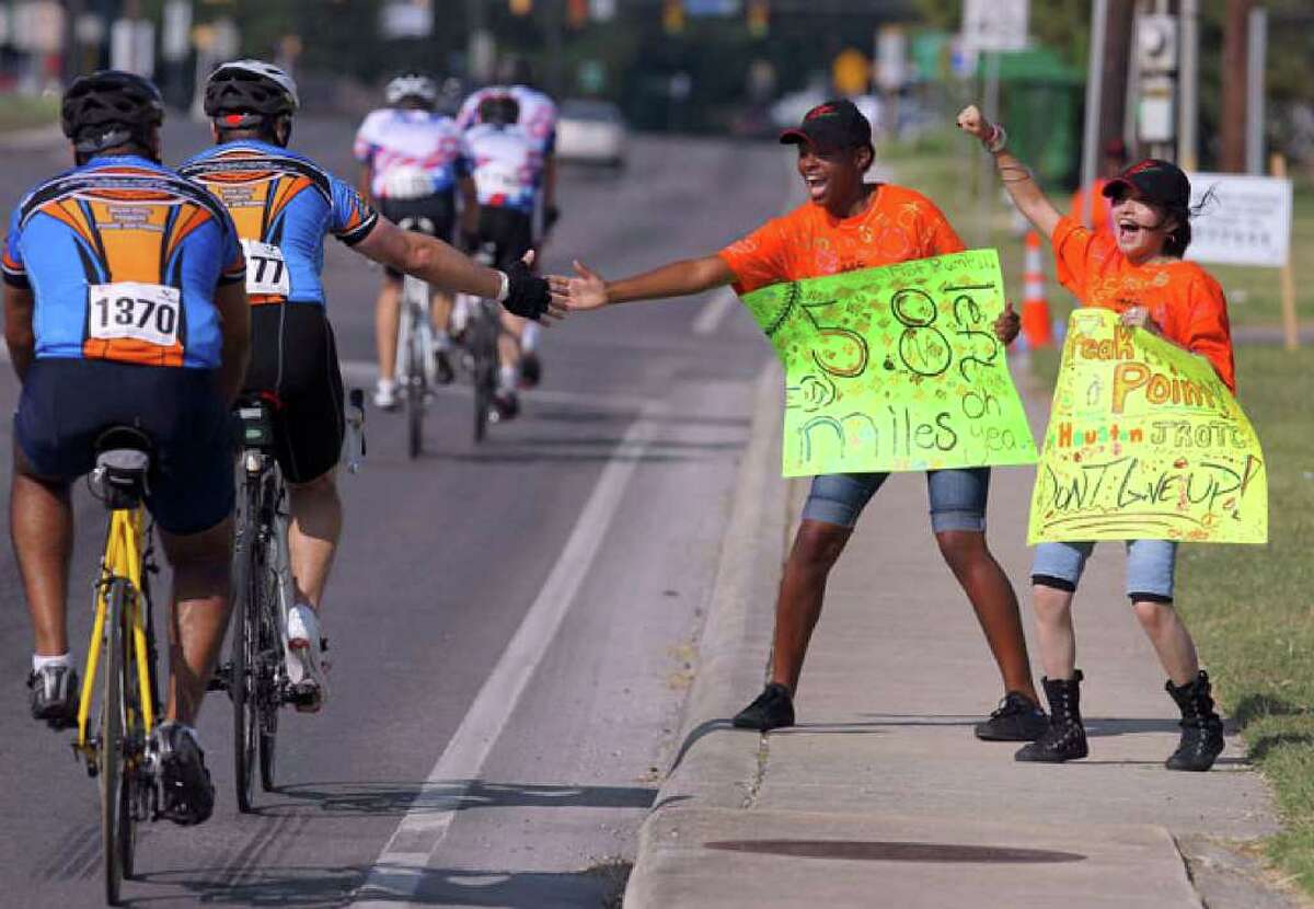 Bike MS riders roll to Alamodome finish