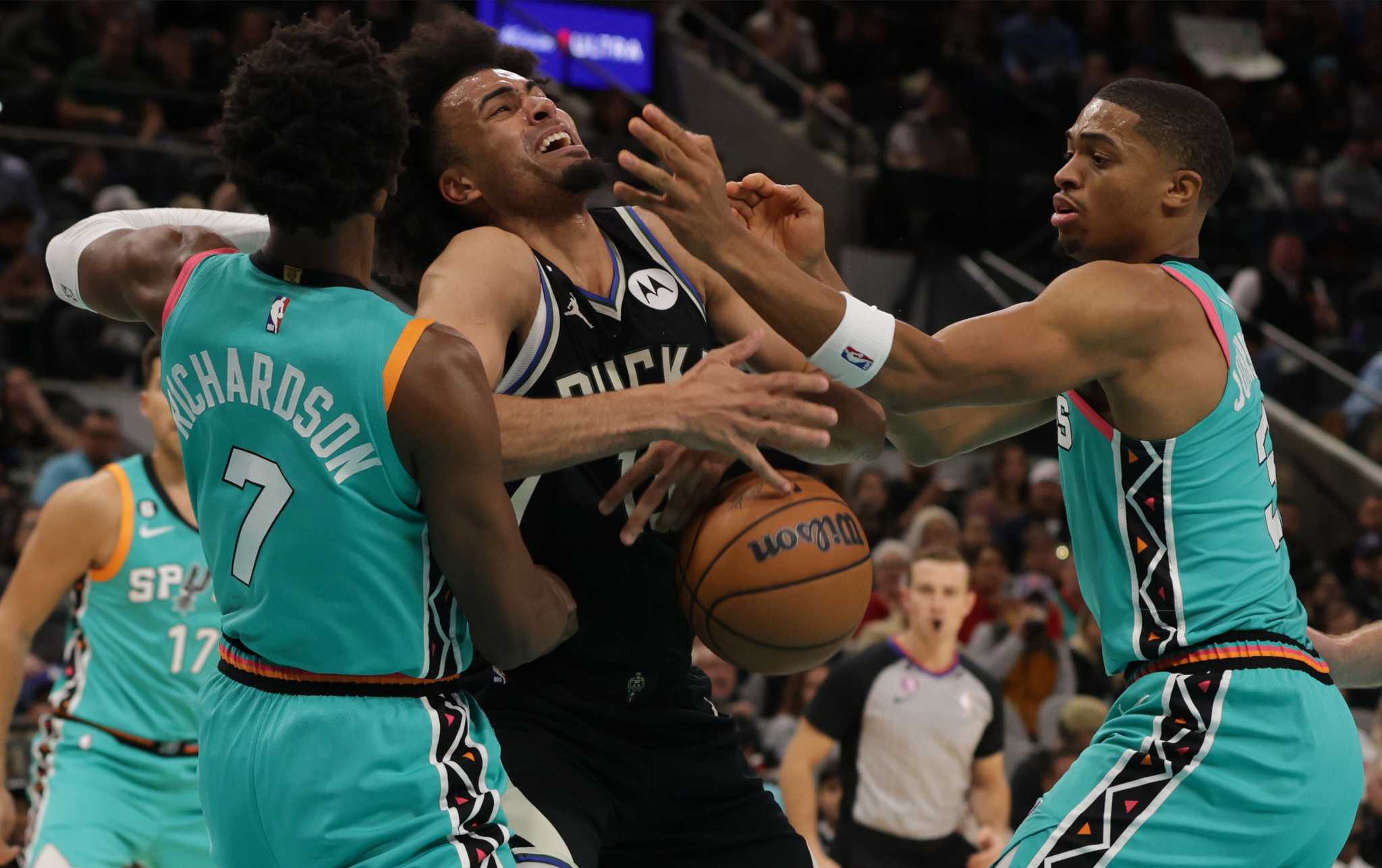 Giannis Antetokounmpo spoils Charlotte Hornets' party as Milwaukee Bucks  win opener, NBA News
