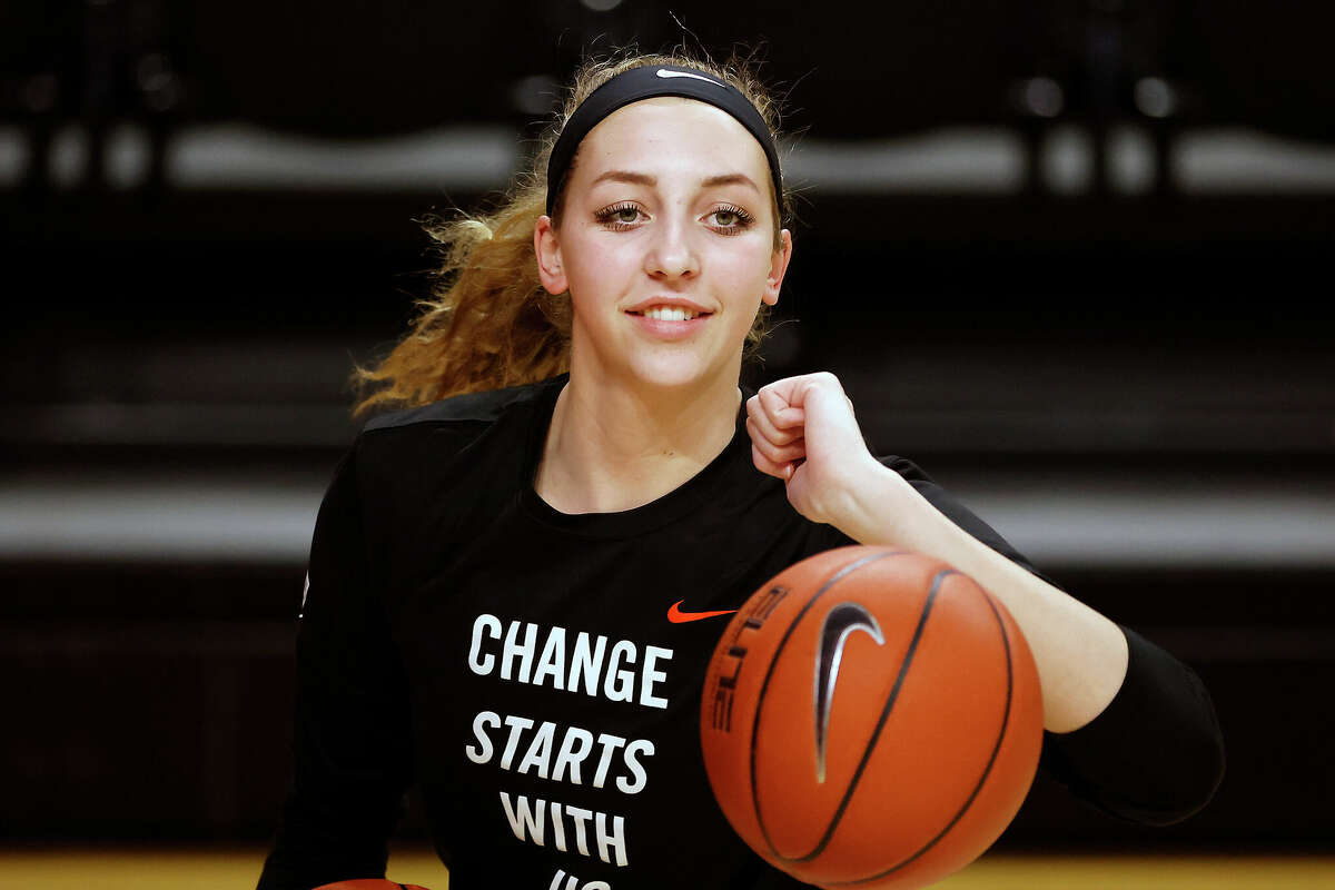 CORVALLIS, OREGON - FEBRUARY 13: Taylor Jones #44 of the Oregon State Beavers warms up prior to a game against the Stanford Cardinal at Gill Coliseum on February 13, 2021 in Corvallis, Oregon. (Photo by Soobum Im/Getty Images)
