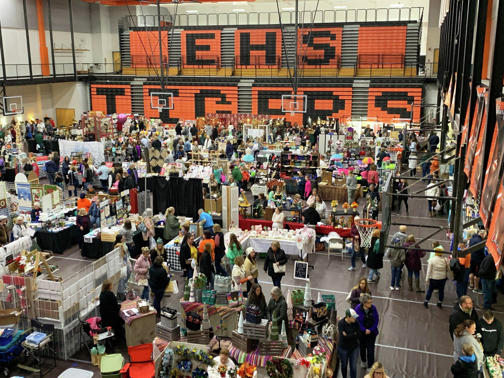 Thousands visit Edwardsville High School Craft Fair to support band