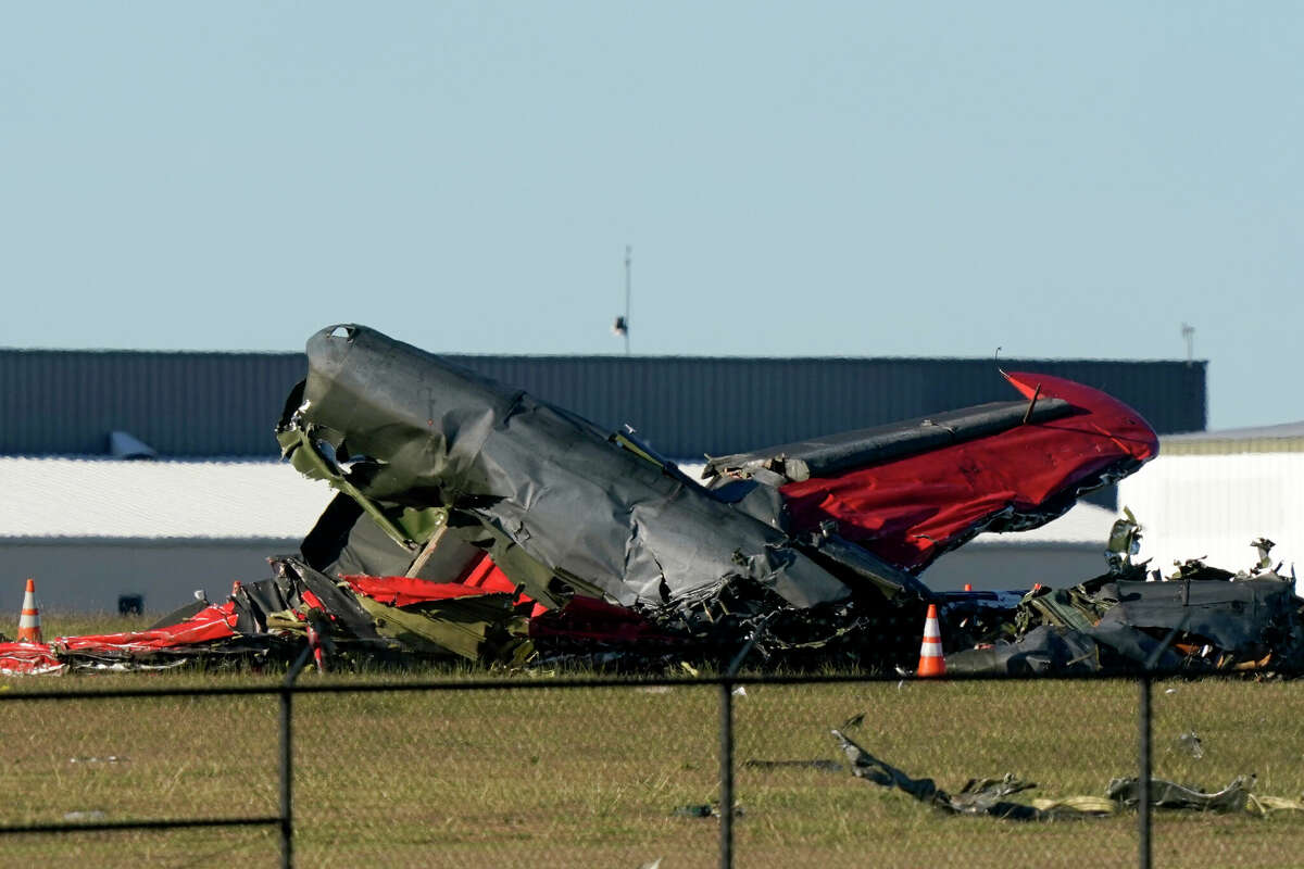 What We Know About The Planes, Including The B-17 That Crashed At ...