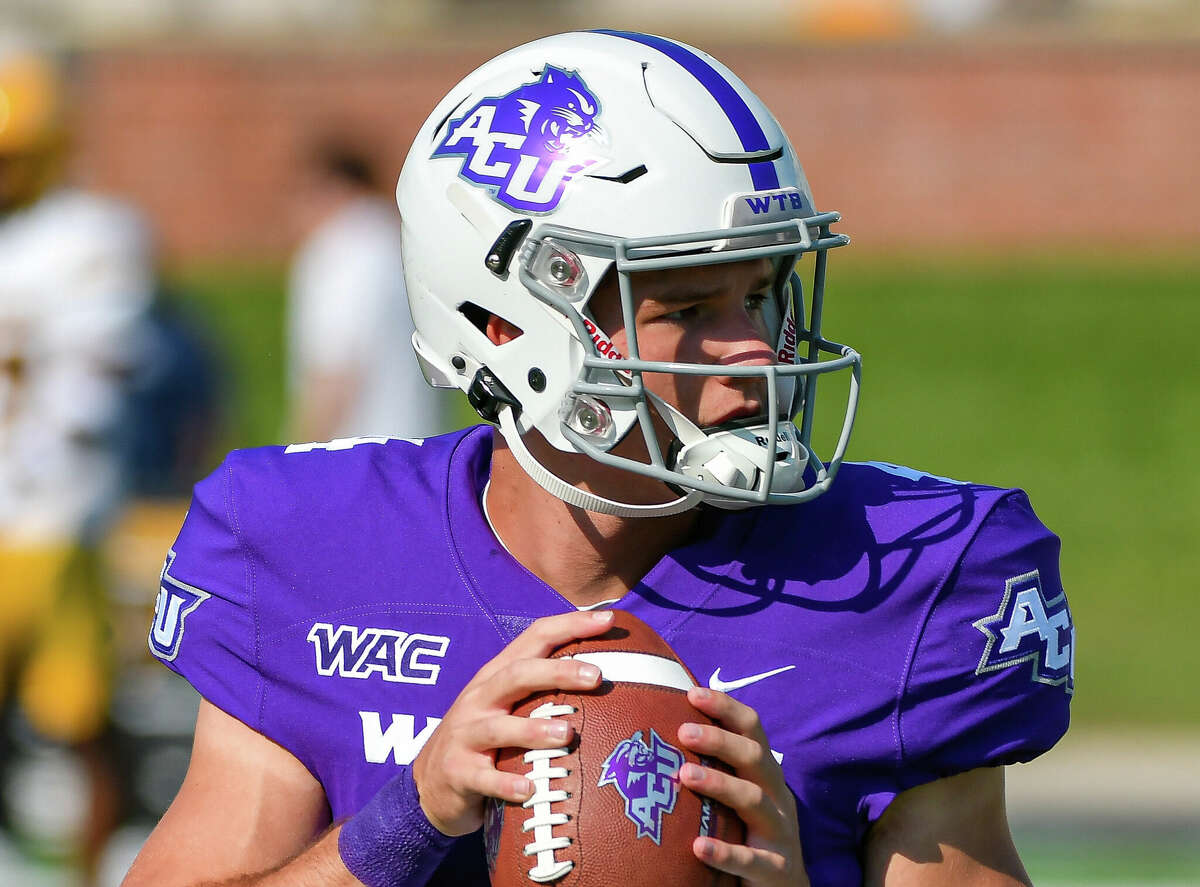 COLUMBIA, MO - SEPTEMBER 17: Abilene Christian Wildcats quarterback Ethan Long (4) goes through pregame drills during a non conference game between Abilene Christian and Missouri held on Saturday SEP 17, 2022 at Faurot Field at Memorial Stadium in Columbia MO. (Photo by Rick Ulreich/Icon Sportswire via Getty Images)