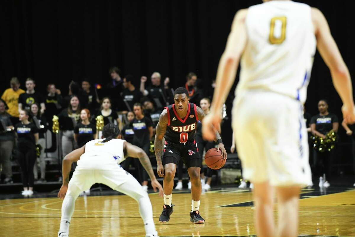 SIUE's Damarco Minor brings the ball up the court against Purdue Fort Wayne on Saturday. Minor led the Cougars with 21 points in the 81-76 loss. 
