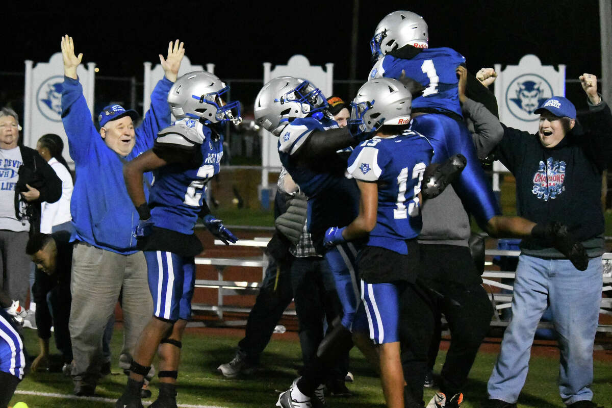 West Haven defeats Hamden on Armani Reid's last-minute catch