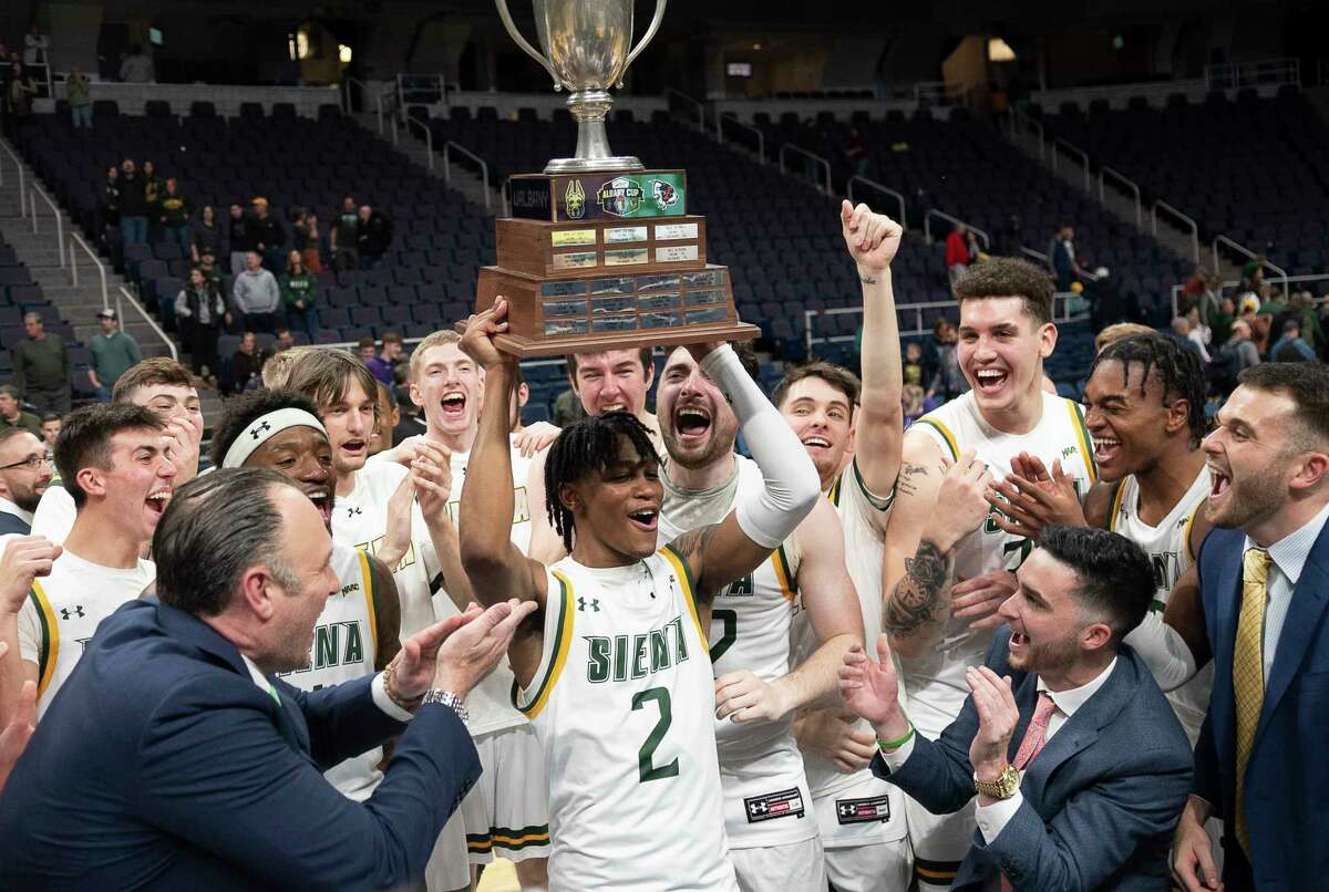 Siena men's basketball dominates second half to take Albany Cup