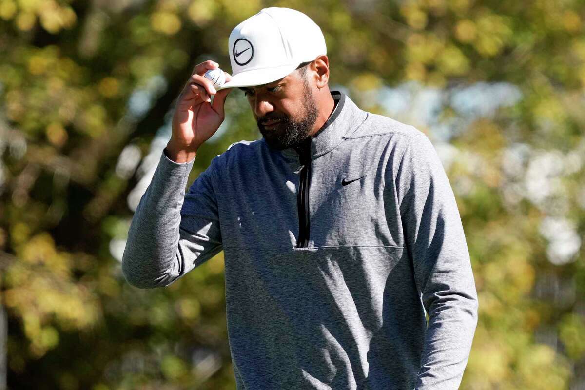 Tony Finau acknowledges the gallery after making birdie on the fifth hole during the final round of the Houston Open golf tournament, Sunday, Nov. 13, 2022, in Houston.