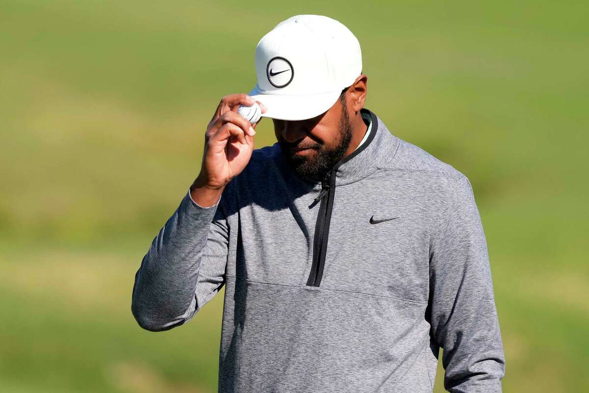 Tony Finau acknowledges the gallery after making birdie on the second hole during the final round of the Houston Open golf tournament, Sunday, Nov. 13, 2022, in Houston.