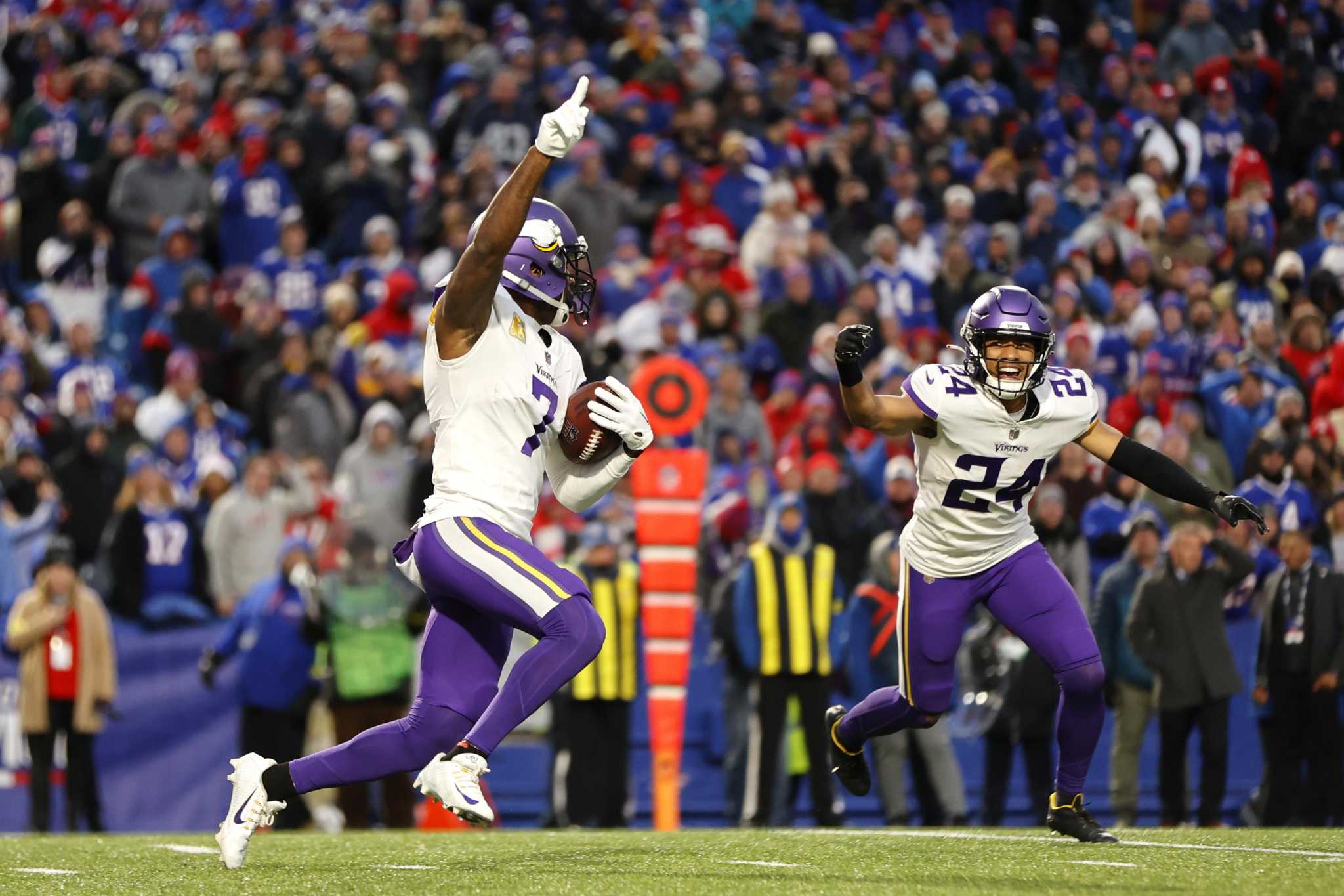 Vikings outlast Bills in OT, improve to 8-1