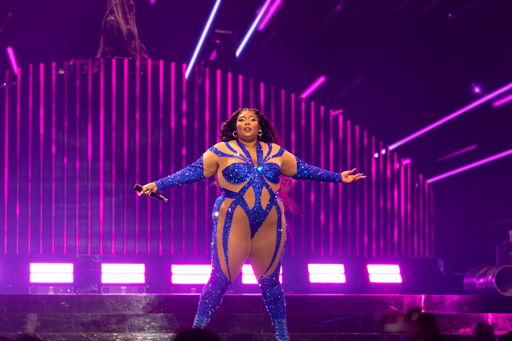 Lizzo shouts out Warriors star Steph Curry at San Francisco concert