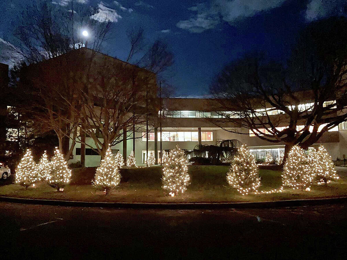 Connecticut Hospice lit up for holiday season