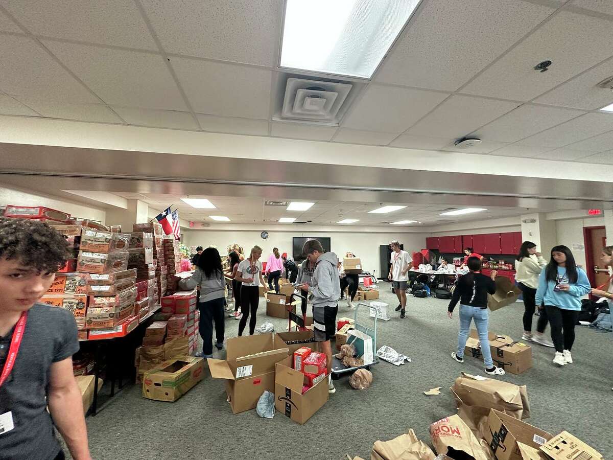 Memorial, Stratford high schools donate 800,000 food items for