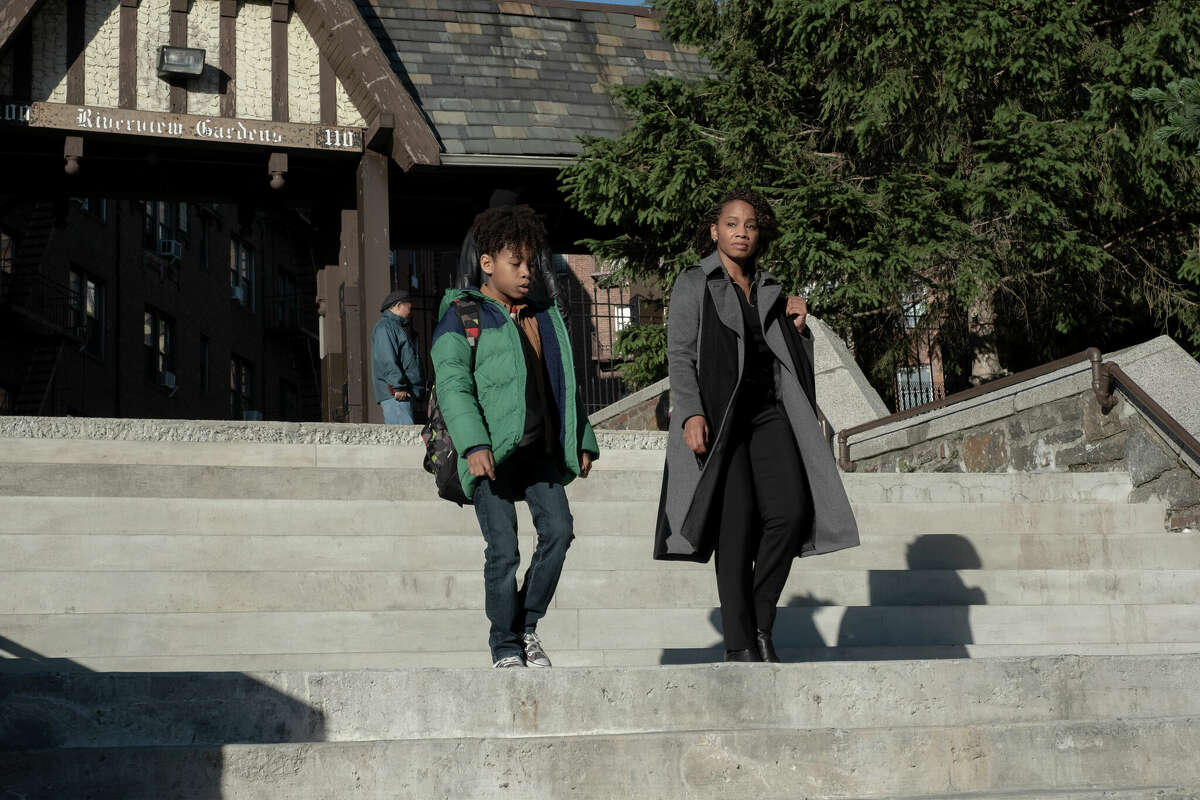 (L-R): Ian Foreman as Isaiah and Anika Noni Rose as Naomi Cole in LET THE RIGHT ONE IN, ÒAnything for BloodÓ. Photo Credit: Francisco Roman/SHOWTIME.