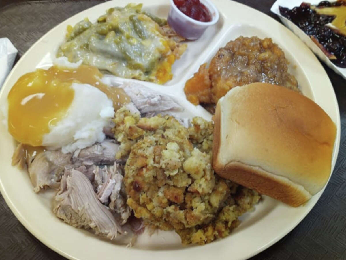 Every year, Men of Purpose and Lake Fellowship Ministries offer a free Thanksgiving meal on Thanksgiving Day.