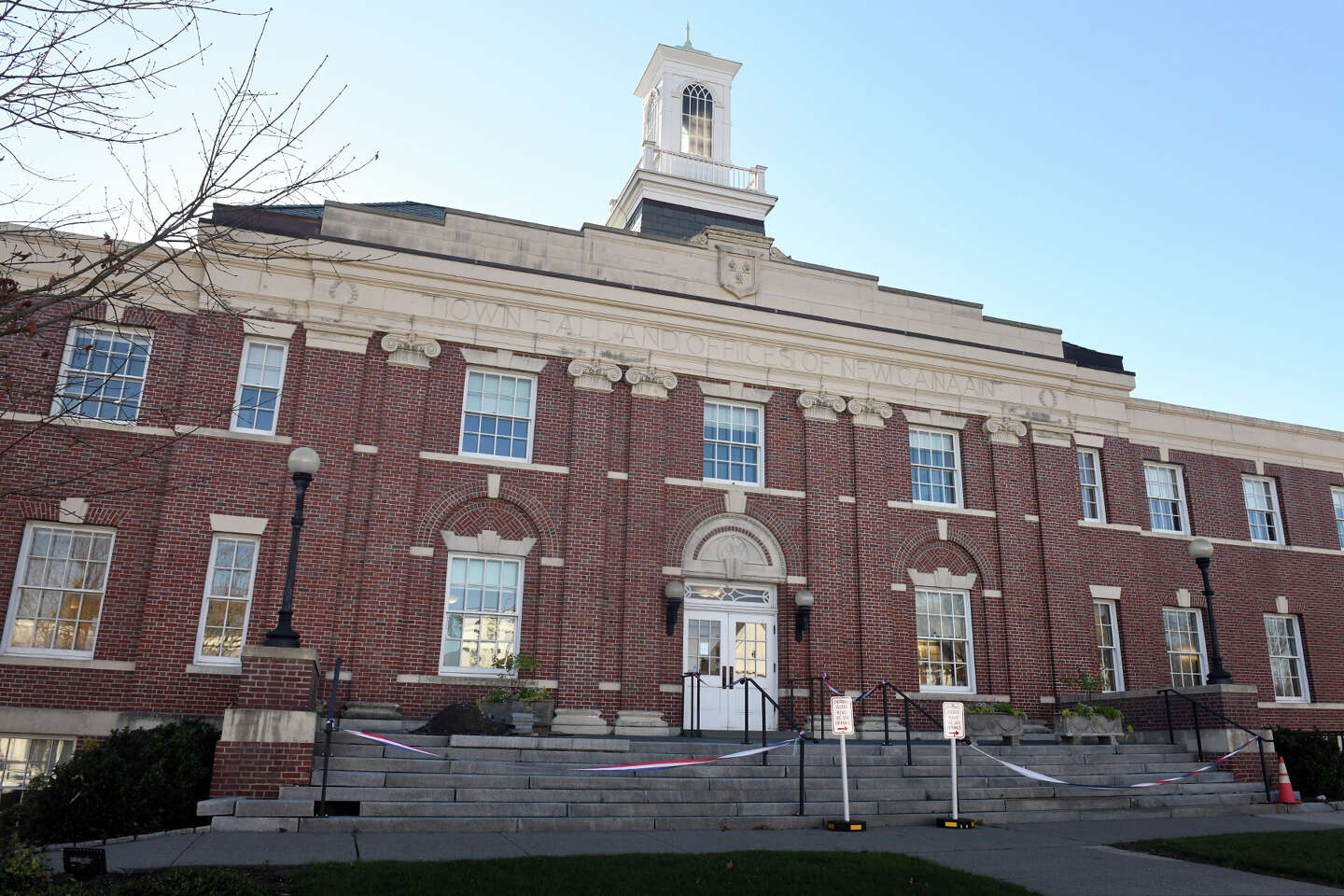 New Canaan Town Council approves operating budget with cuts