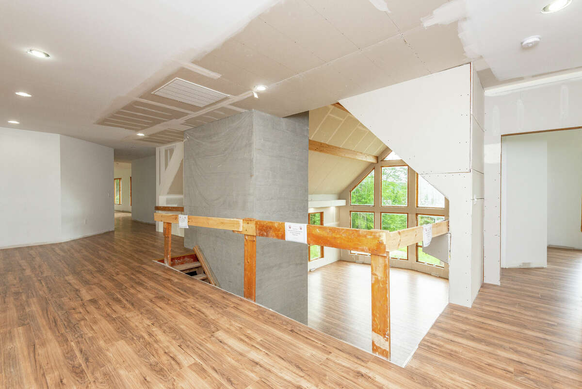 Old YMCA camp in Rensselaer County now renovated lakeside Airbnb