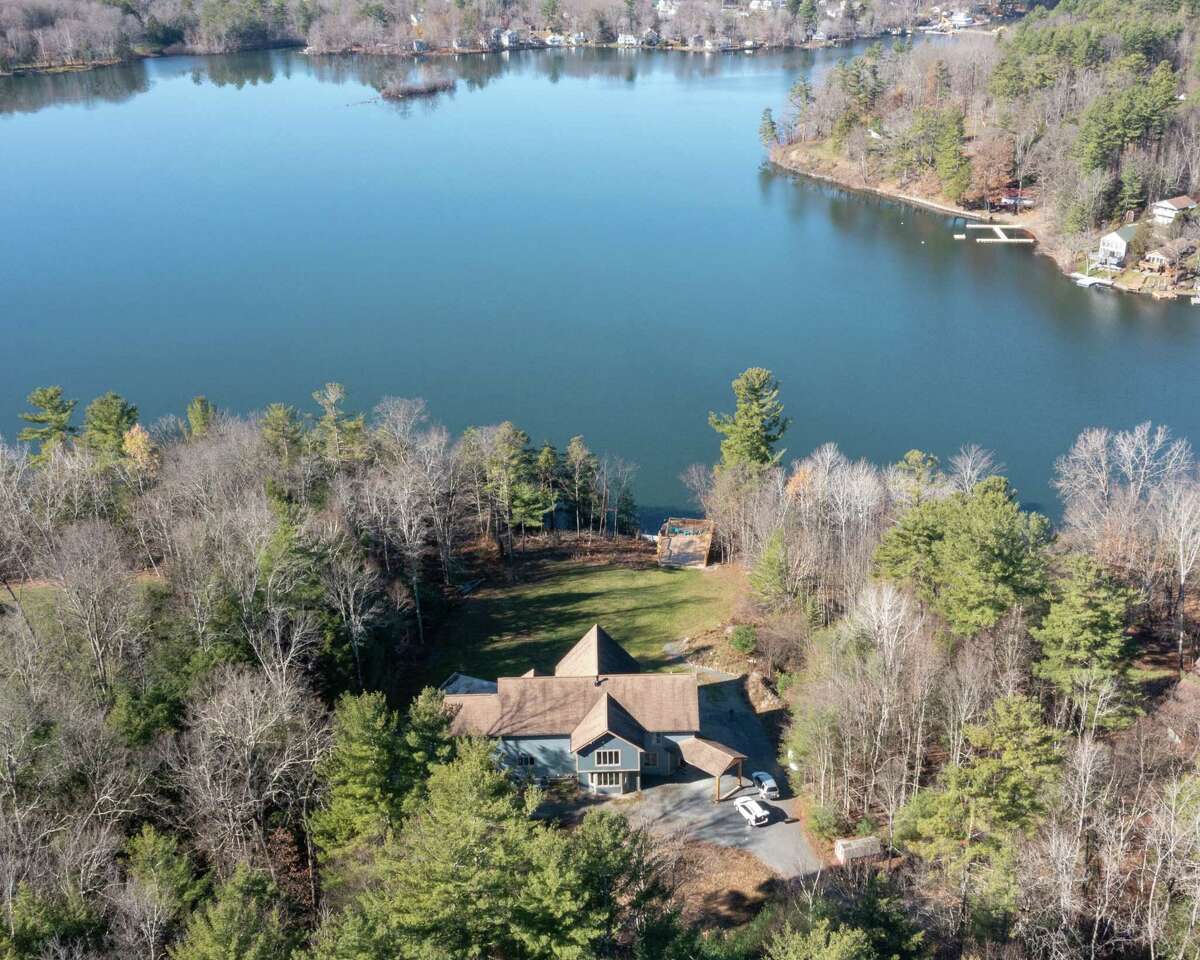 Old YMCA camp in Rensselaer County now renovated lakeside Airbnb