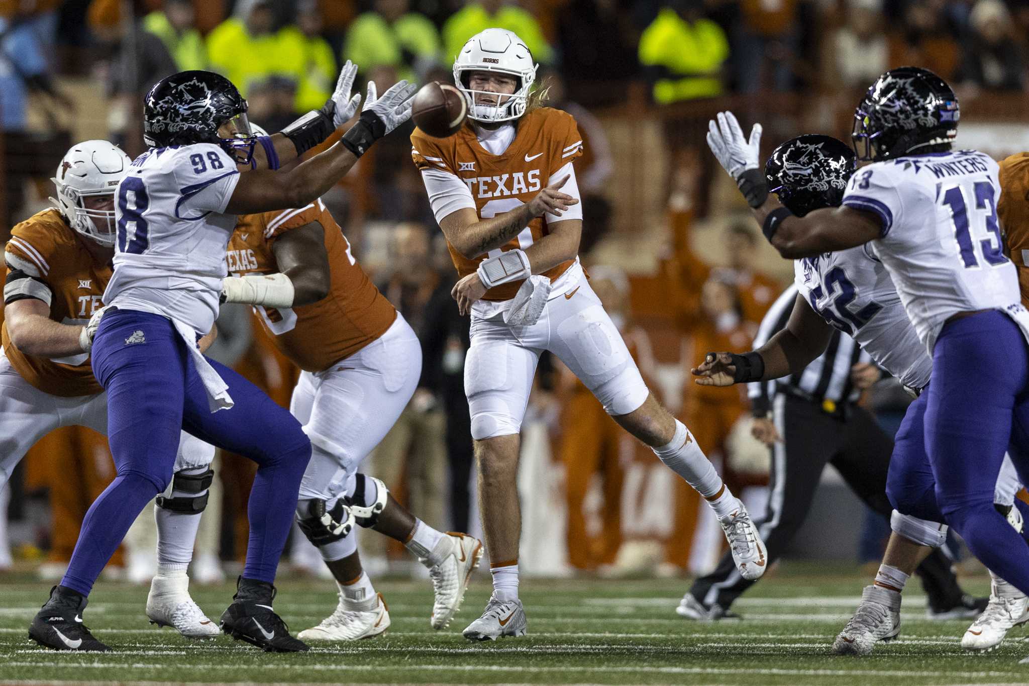 Texas Longhorns: Steve Sarkisian Sticking With Quinn Ewers At QB