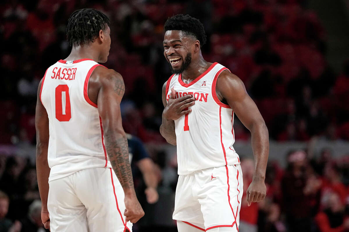 It’s not uncommon for UH guards Marcus Sasser (0) and Jamal Shead to play 35 or more minutes in a game. Ideally, coach Kelvin Sampson would like to keep Sasser between 31 and 32 minutes and Shead between 30 and 31. 