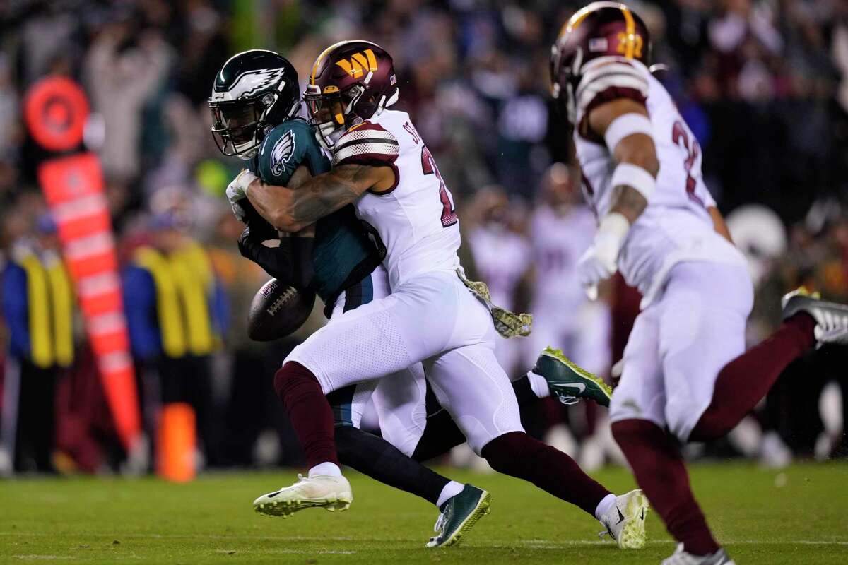 Commanders end sloppy Eagles' perfect season