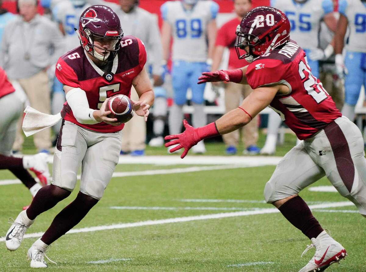 San Antonio Commanders quarterback Logan Woodside hands off to Commanders running back Kenneth Farrow II during an Alliance of American Football game in 2019 at the Alamodome. The league’s demise sparked two lawsuit Monday in San Antonio bankruptcy court.
