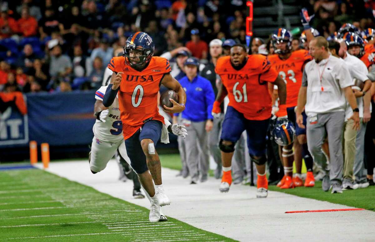 SAN ANTONIO, TX - NOVEMBER 12: Quarterback Frank Harris #0 of the UTSA Roadrunners takes off on a run against Louisiana Tech Bulldogs in the second half at Alamodome on November 12, 2022 in San Antonio, Texas. (Photo by Ronald Cortes/Getty Images)