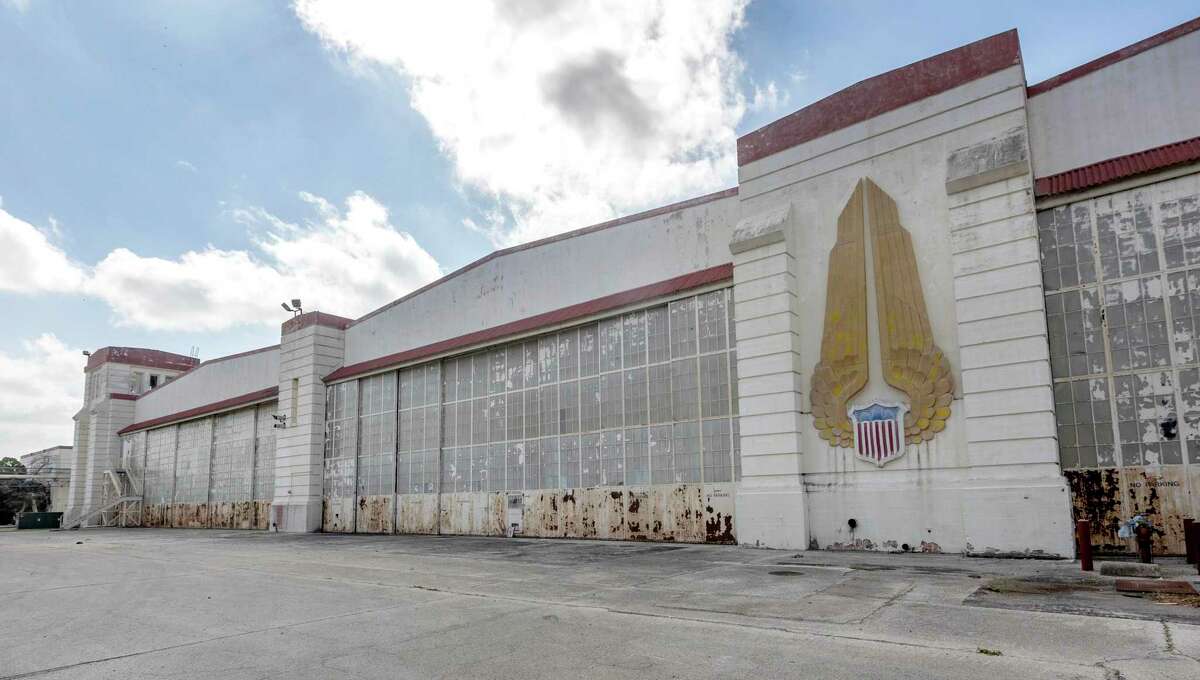 Arizona Cardinals keep jet in San Antonio hangar for repairs