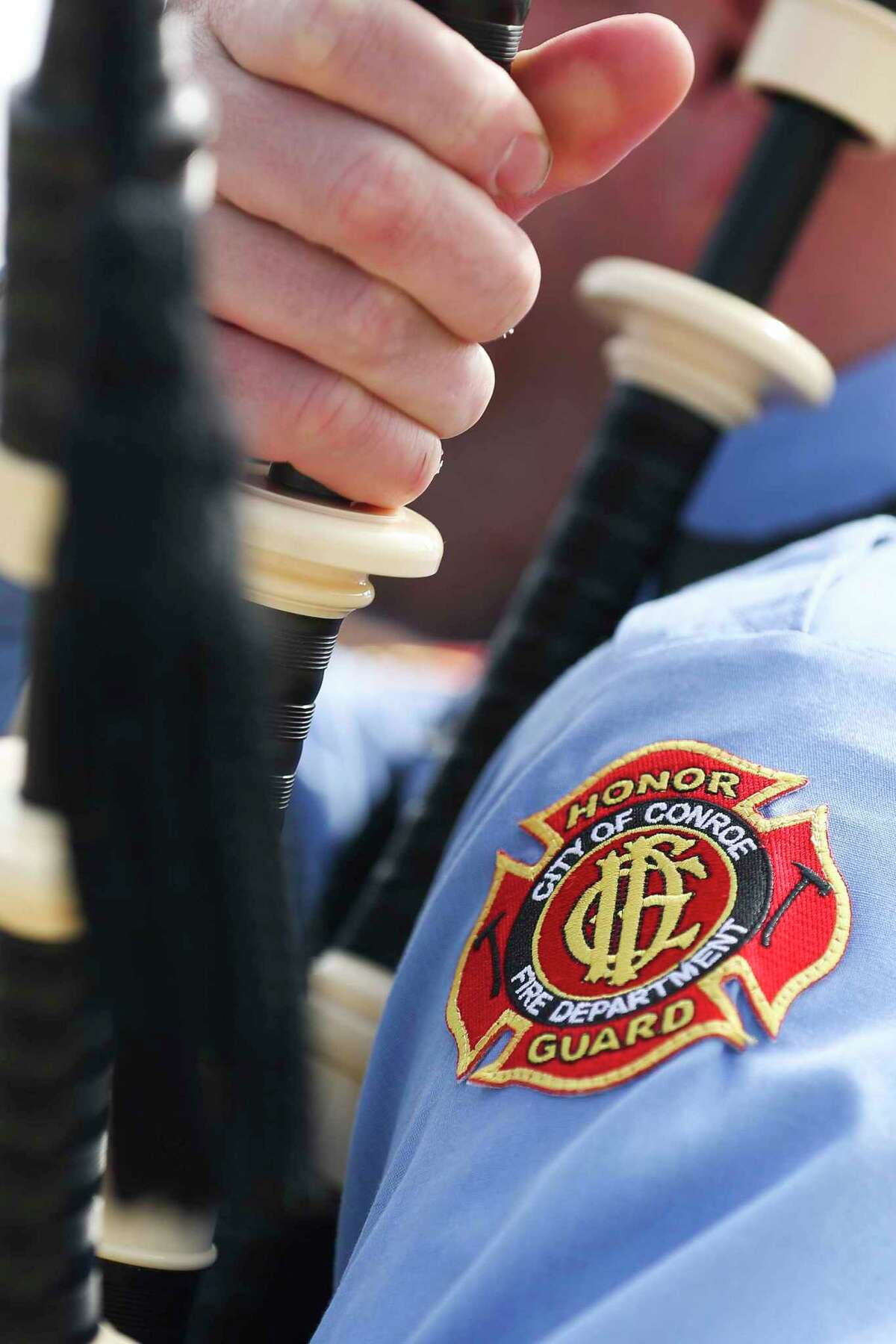Conroe firefighter learns to play bagpipes to expand department’s honor