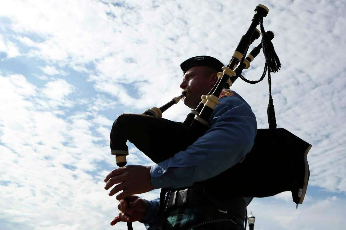 Conroe firefighter learns to play bagpipes to expand department’s honor