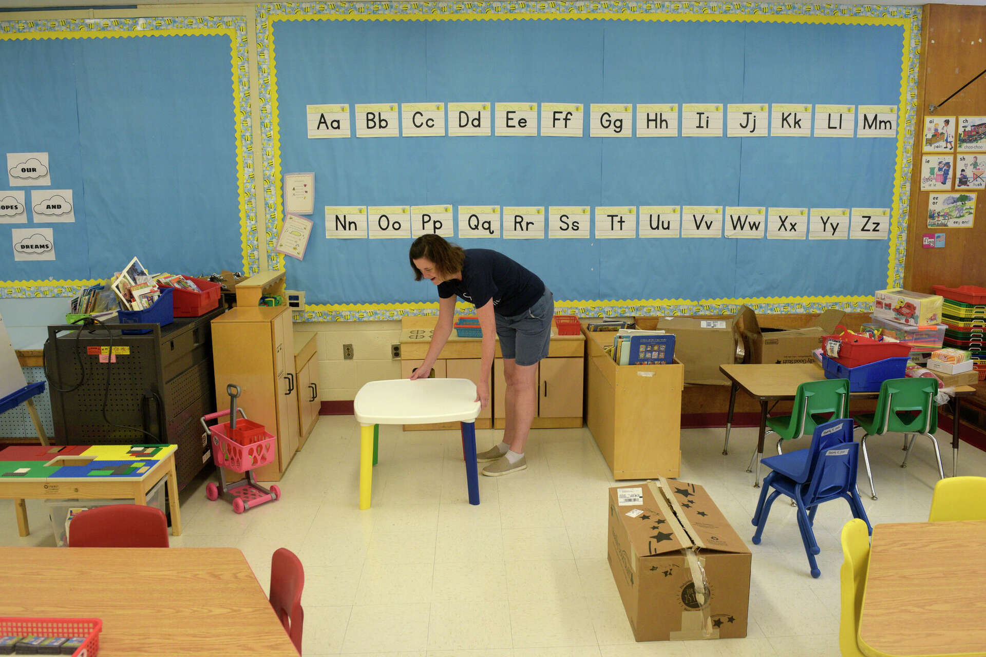 Some CT school districts still looking to hire hundreds of educators