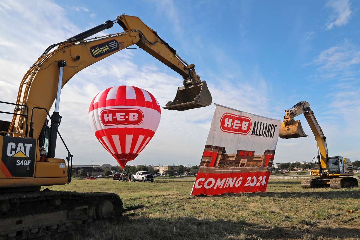 H-E-B broke ground on another Dallas-Fort Worth store.