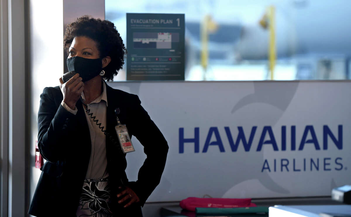 Cynthia Guidry, director of the Long Beach Airport, welcomes travelers and staff of Hawaiian Airlines in March 2021. After recently signing an interline pact with Hawaiian Airlines, Hawaii’s interisland carrier Mokulele Airlines is also partnering with Alaska Airlines.