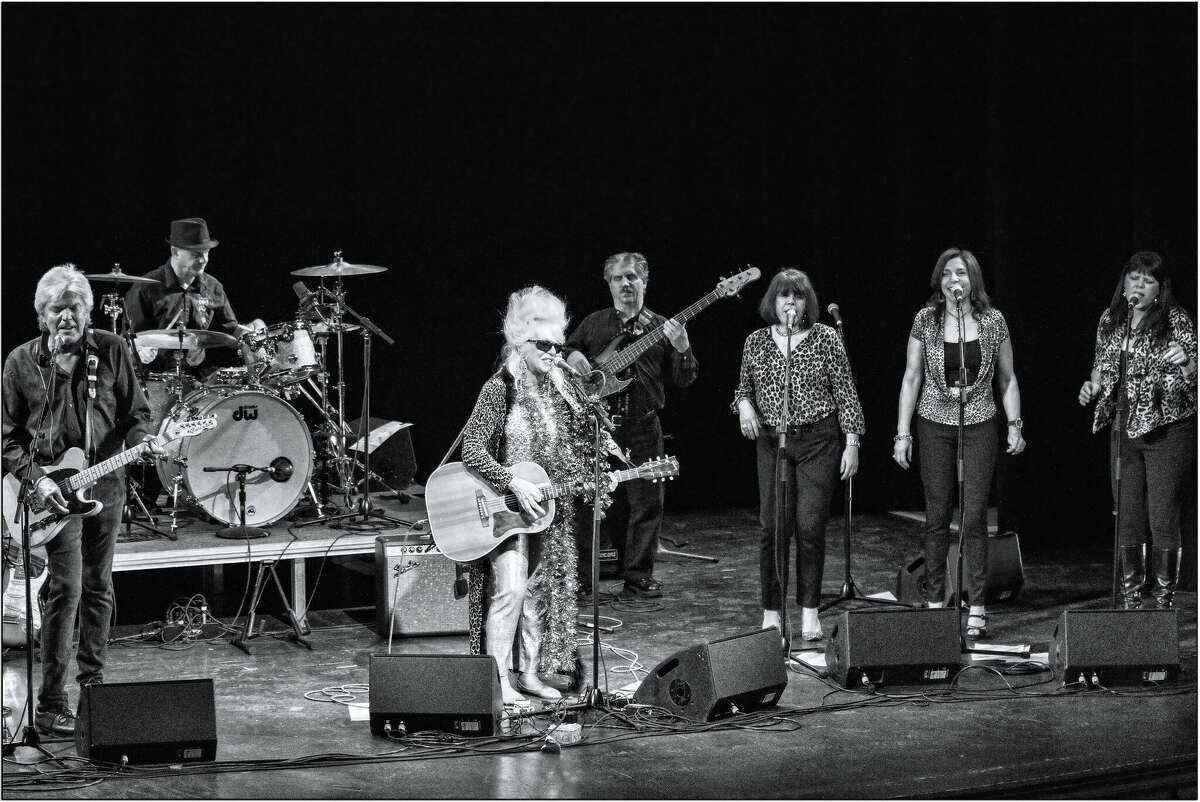 Christine Ohlman & Rebel Montez with the Sin Sisters.