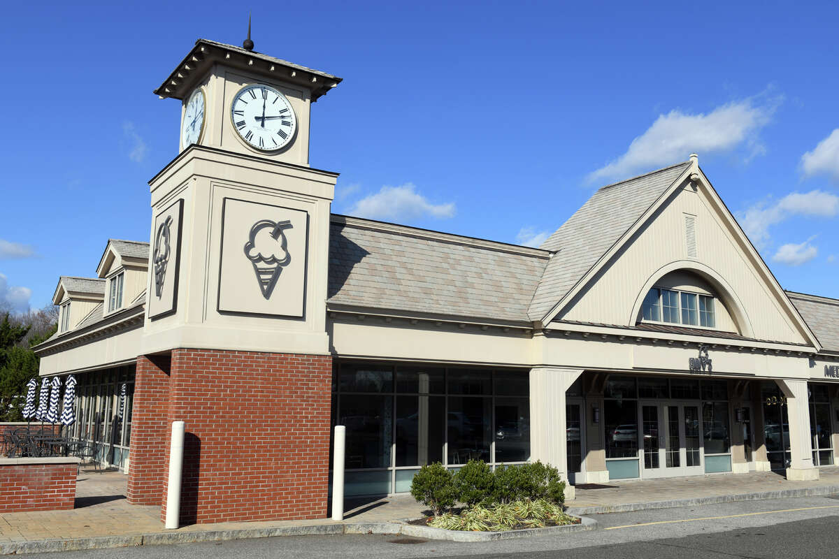 New Trumbull eatery features 'adult kids' favorites