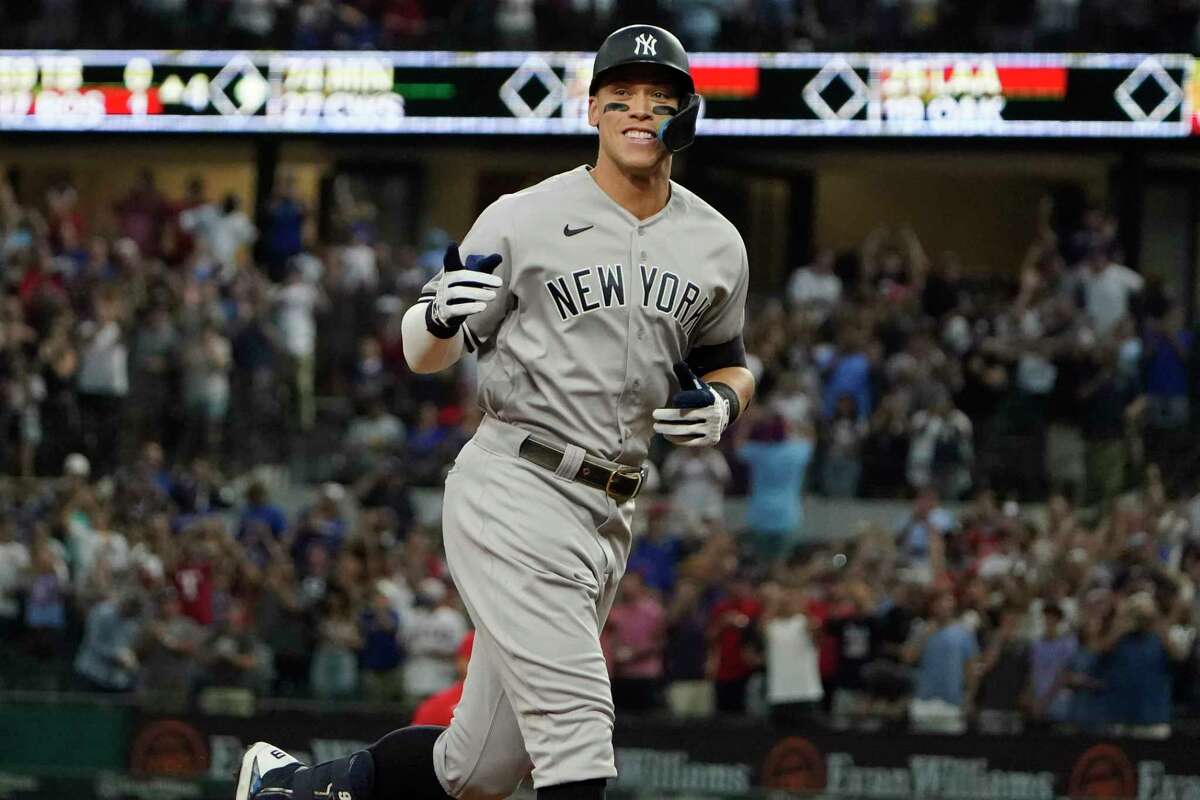 Aaron Judge signs record-breaking deal to stay with Yankees