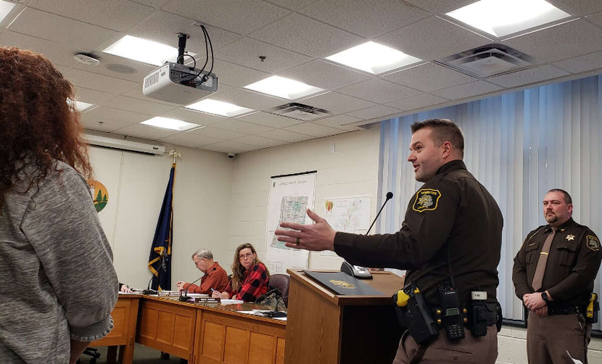 3 awarded after alerting residents to Manistee house fire