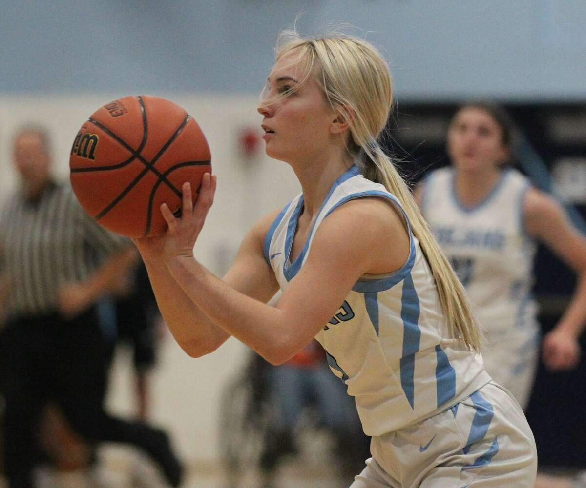 Kayembe's shot lifts Beardstown girls past Triopia