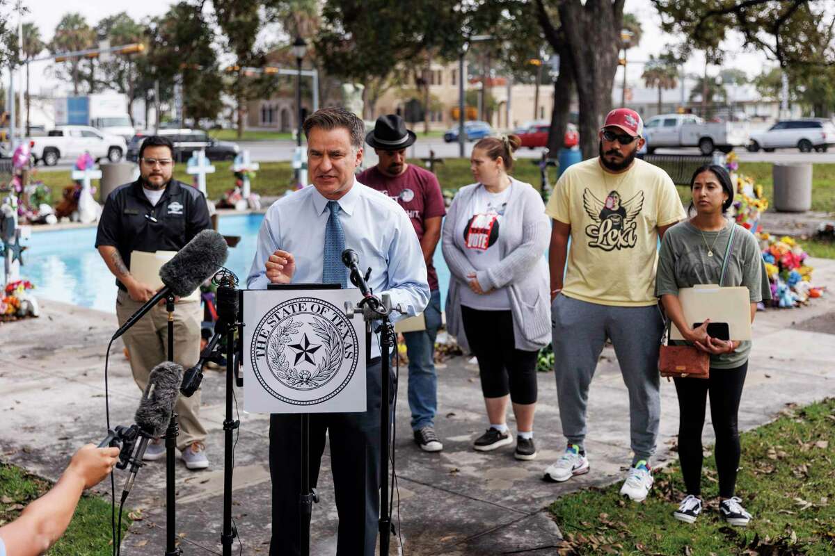 State Sen. Roland Gutierrez, who represents Uvalde, has been outspoken about the need for open records, especially about the Depatment of Public Safety, for the massacre. “Everything for the last six months has been hidden by this agency,” he said of DPS. Here, Gutierrez is joined by Uvalde parents Alfred Garza III, from left, who lost Amerie Jo Garza; Brett and Nikki Cross, who lost Uziyah Garcia,;and Felix Rubio and Kimberly Mata-Rubio, who lost Lexi Rubio.