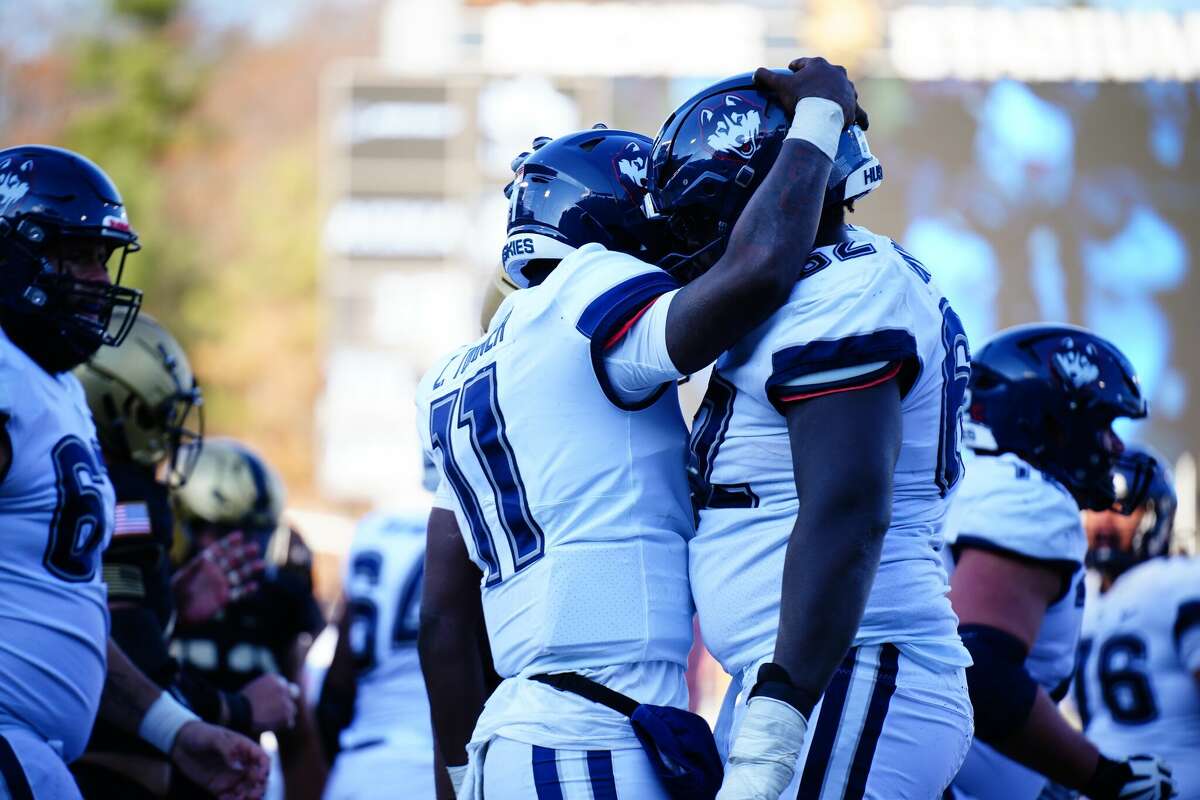 UConn quarterback Zion Turner with offensive lineman Noel Ofori-Nyadu during the loss at Army on Saturday.