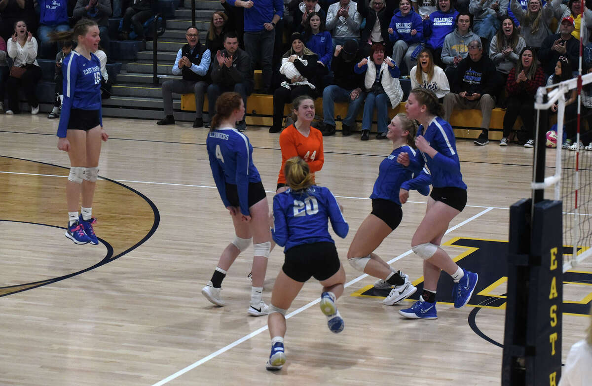 East Hampton volleyball rallies past Hale Ray for Class S title.