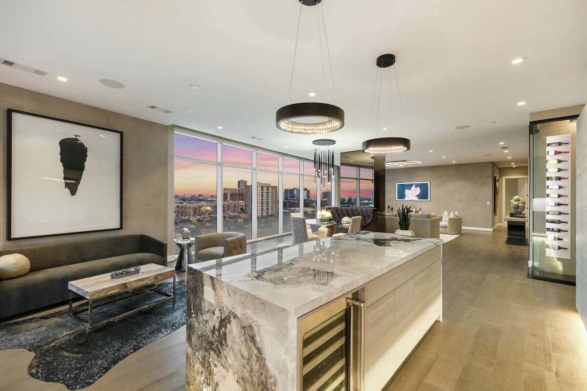 A small seating area adjacent to the kitchen allows entertaining options.
