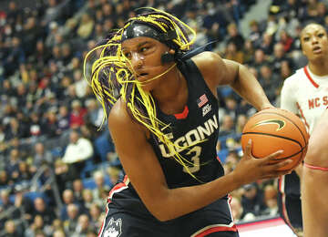 What UConn's Aaliyah Edwards learned from Kobe Bryant