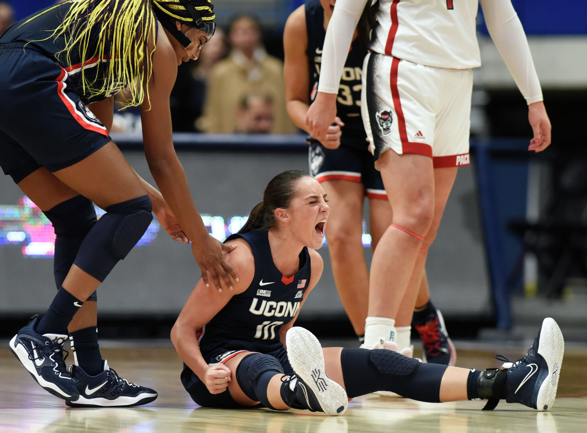 Nika Mühl Breaks Paige Bueckers' UConn Record With 15 Assists,