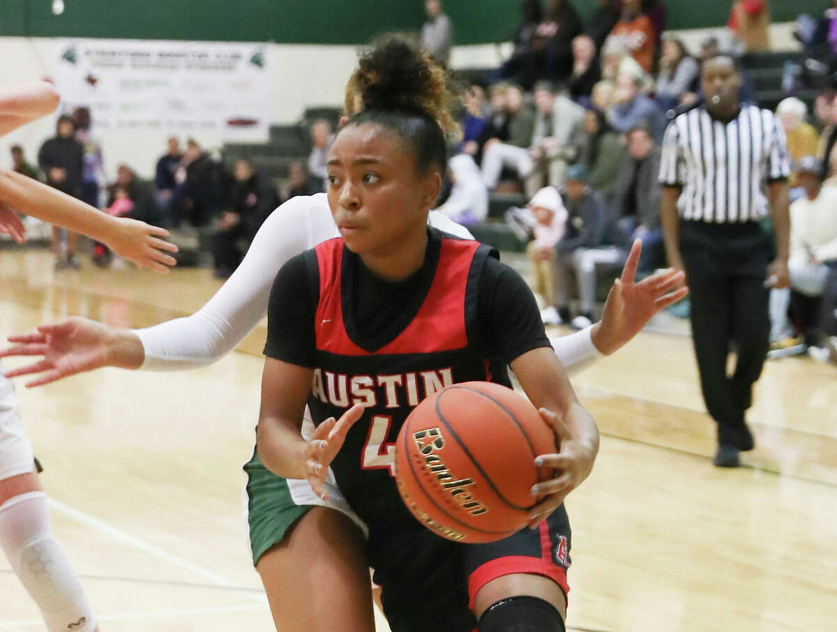 Fort Bend Austin’s Aminah Dixon (4) drives to the basket against Stratford High School’s defense in the first half of game action at Stratford High School on Tuesday, Nov. 15, 2022 in Houston.