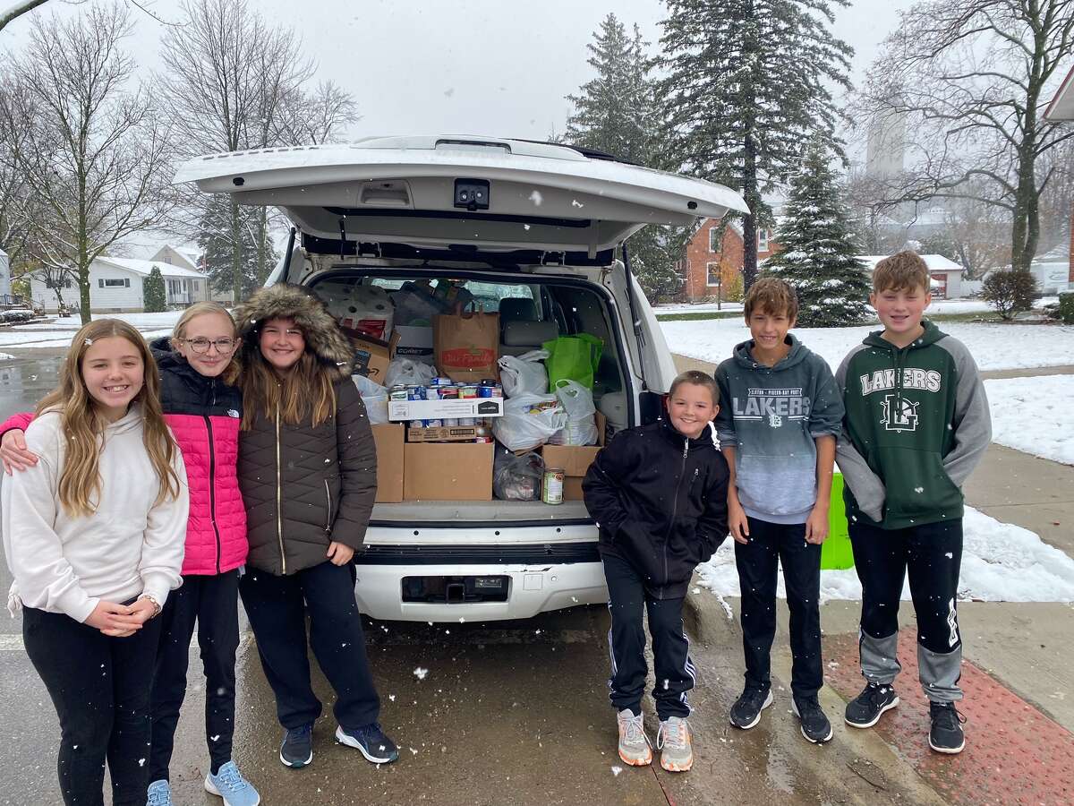 Laker Middle School donates to local food pantries.