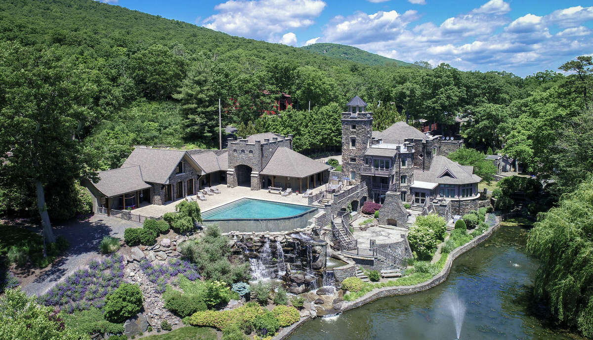 Bids for the sprawling Greenwood Lake estate owned by Derek Jeter start at $6.5 million and open on Dec. 15.