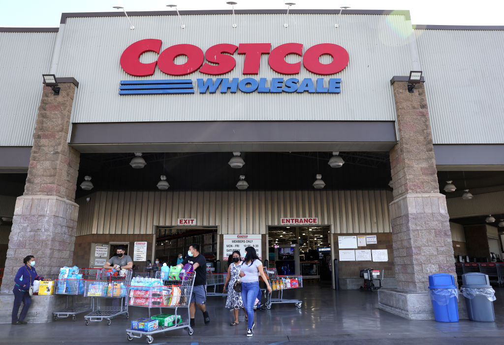 the-reason-costco-checks-receipts-at-the-door-isn-t-about-shoplifting