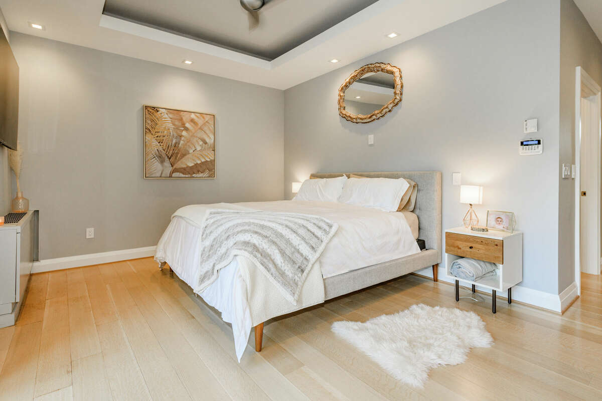 West Hartford penthouse listed for $919K - Luxury Penthouse Condos Hartford